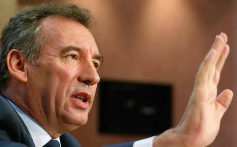 Bayrou sollicite un débat avec : Royal , Sarkozy et Le Pen