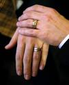 HOMOSEXUALITE : La France reconnaît le mariage d’un couple homosexuel.