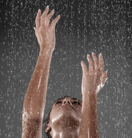 La douche froide est bénéfique pour la santé.