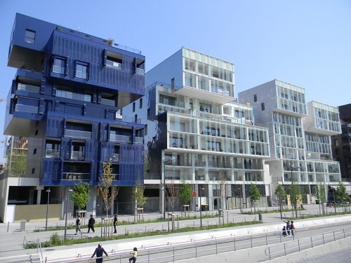 Le quartier de Confluence à LYON : un modèle de réhabilitation urbaine réussi.