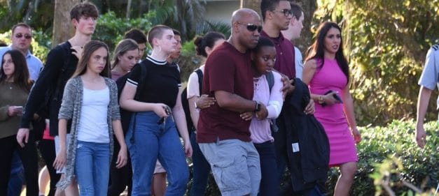 Tuerie au lycée Marjory-Stoneman-Douglas : l’Amérique pleure, prie et proteste