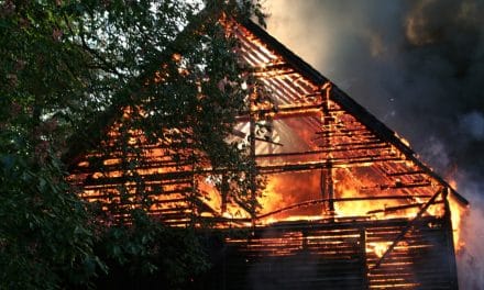 Les incendies de maisons en bois relancent le débat sur la sécurité des matériaux