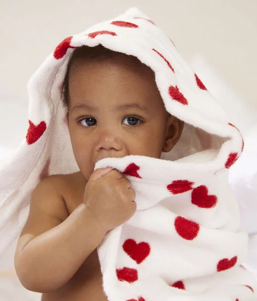 Comment bien sécher bébé après son bain ?